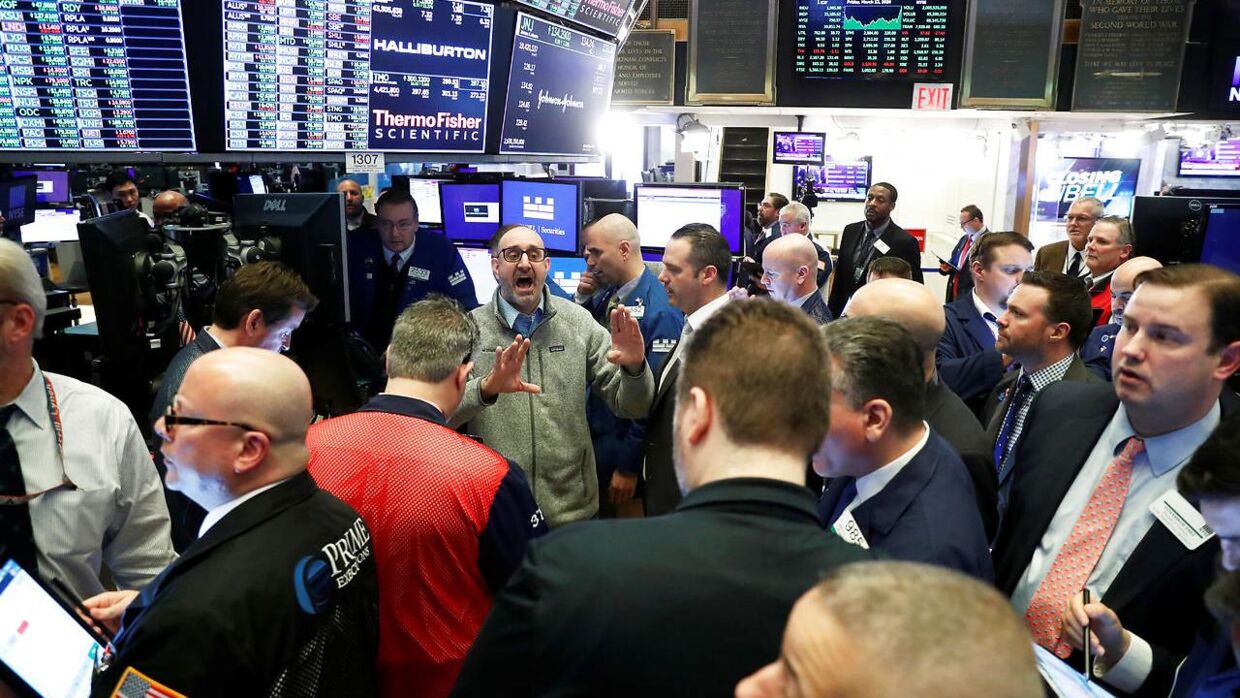 Her ses børsmæglere hos New York Stock Exchange (NYSE) efter børsluk 13. marts 2020