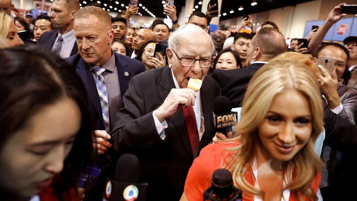 Her ses den kendte investor, Warren Buffett under et aktionærmøde hos investeringsselskabet Berkshire Hathaway
