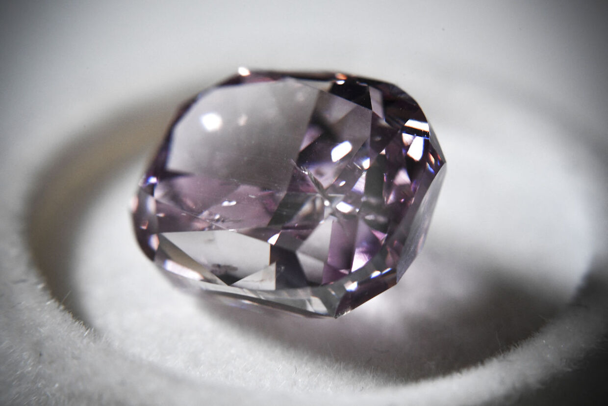 En pink diamant på 11,06 karat ved en auktion